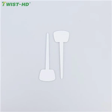 Oznaka vrtlarske biljke umetanje identifikacijske kartice biljke s natpisom tlo s natpisom u saksiji